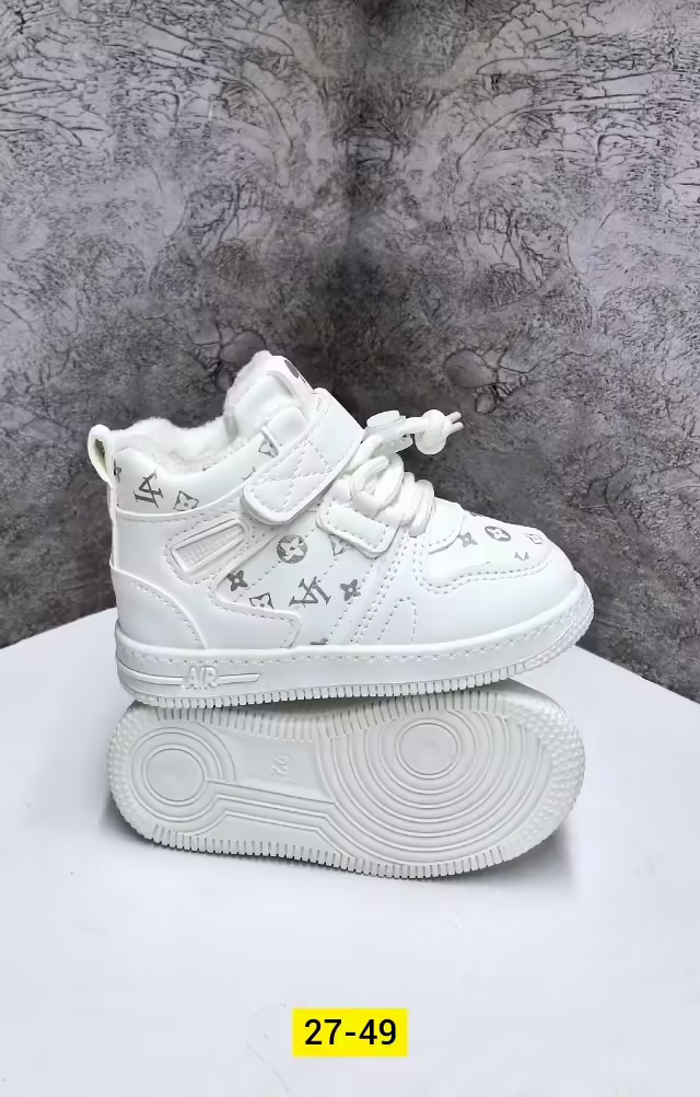 Детские кроссовки