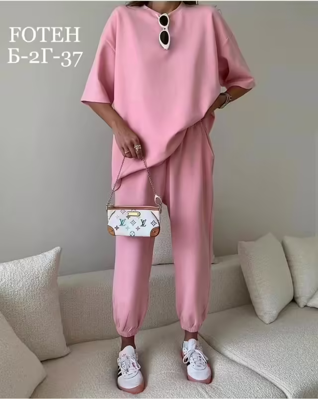 Топовые женские костюмы двойки