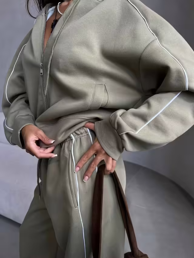 Комфортные спортивные удобные стильные женские костюмы