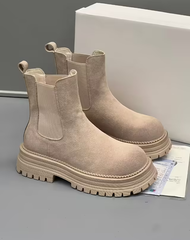 Замшевые женские ботинки