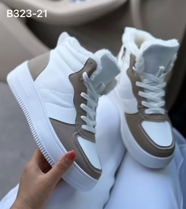 Зимние женские кроссовки с мехом