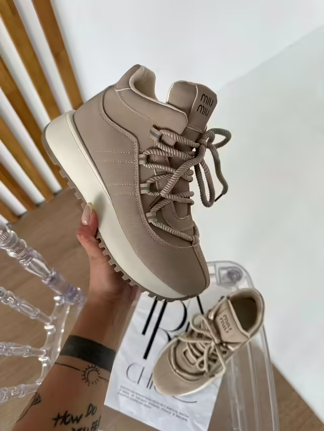 Замшевые женские кроссовки