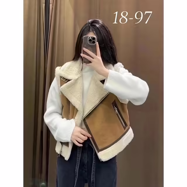 Женские жилетки