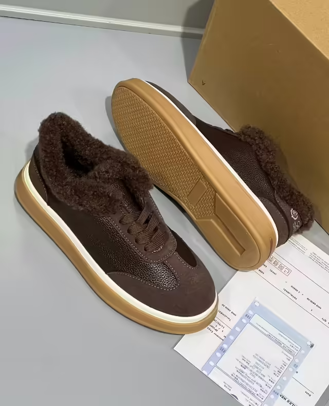 Женские кроссовки