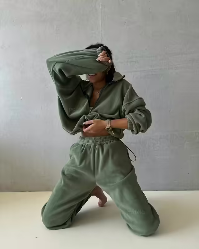 Трендовые женские костюмы