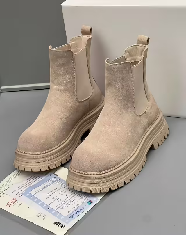 Замшевые женские ботинки