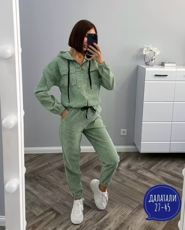 Женские костюмы