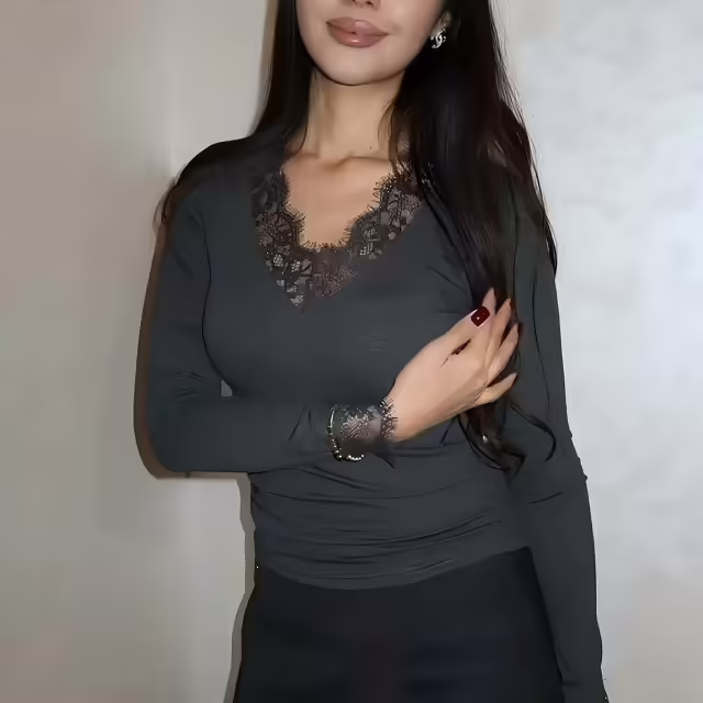 Трендовые женские лонгсливы с кружевом