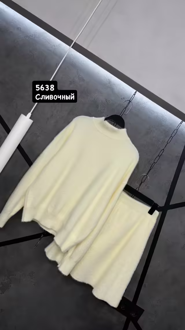 Нереальные идеальные женские костюмы