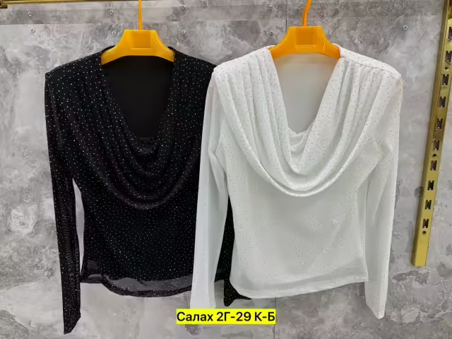 Новогодние стильные женские кофты со стразами