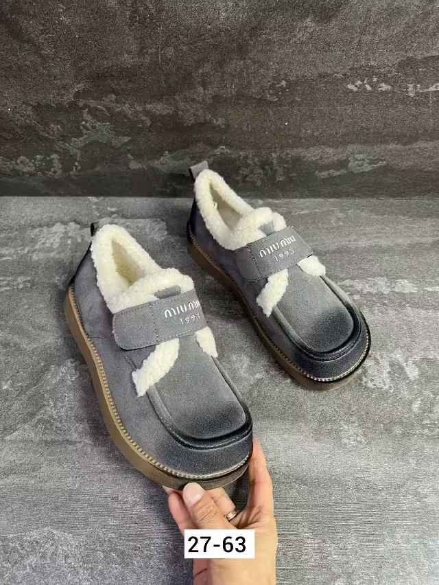 Женские кроссовки