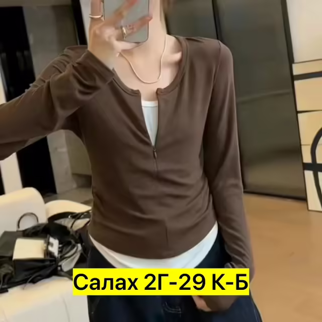 Новогодние стильные женские кофты со стразами