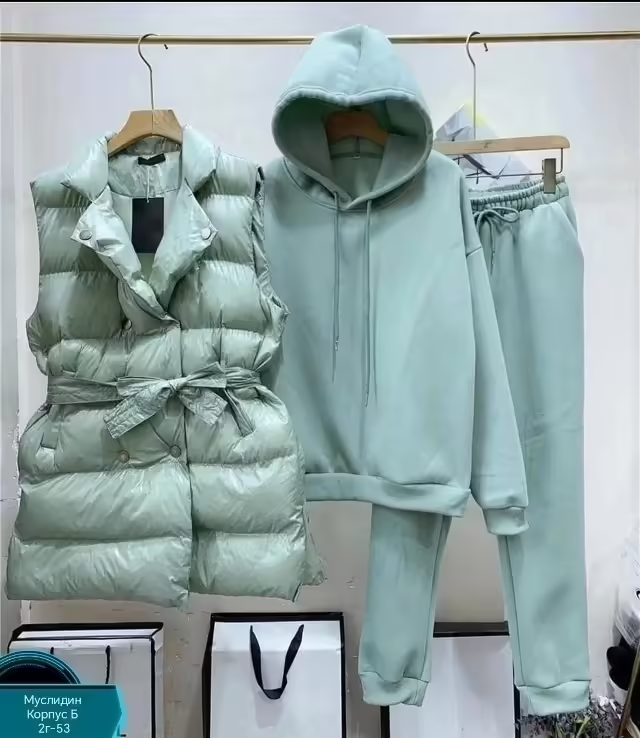 Отличные женские костюмы тройки