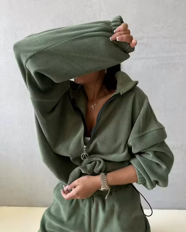 Отличные красивые женские костюмы