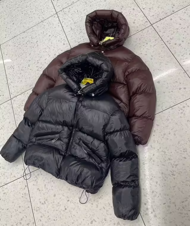 Лёгкие утеплённые зимние стильные женские куртки