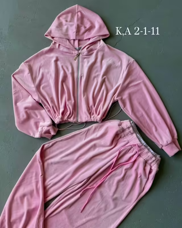 Велюровые женские костюмы