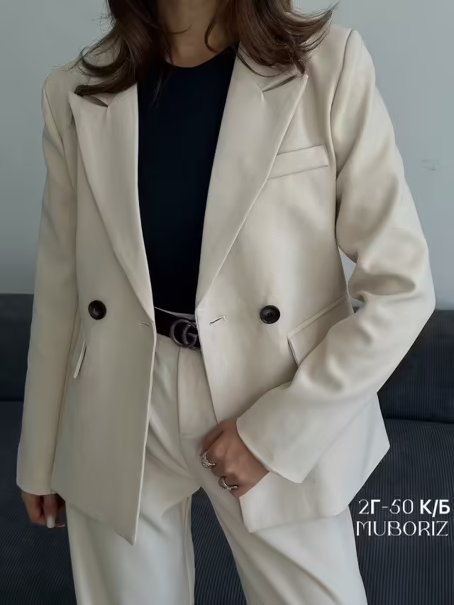 Классические женские костюмы