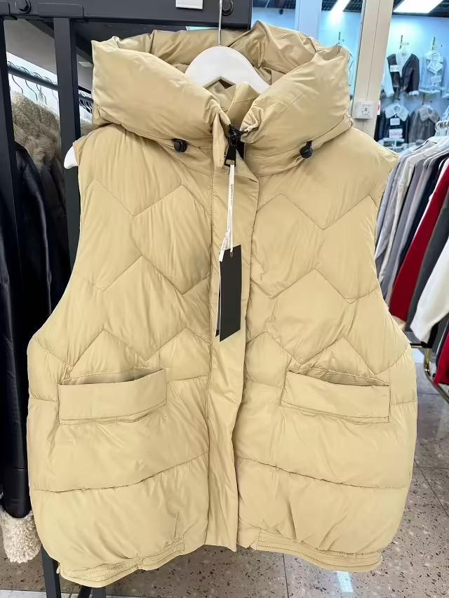 Женские жилетки
