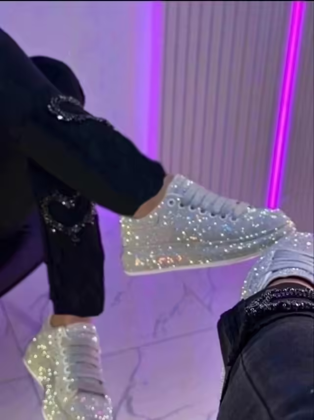 Весенние женские кроссовки