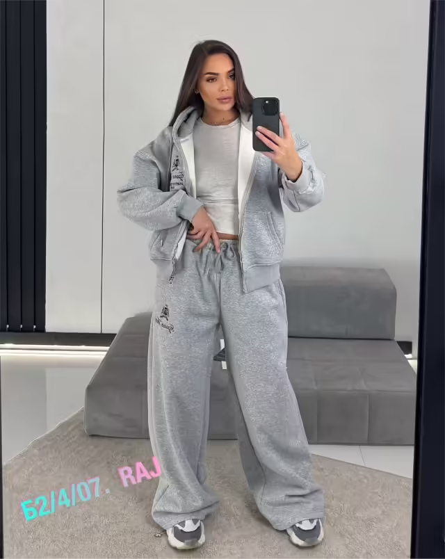 Спортивные женские костюмы