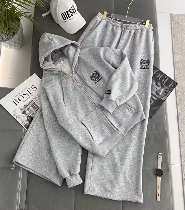 Спортивные женские костюмы
