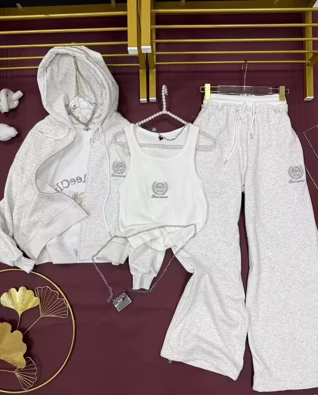 Уютные спортивные женские костюмы свободного кроя