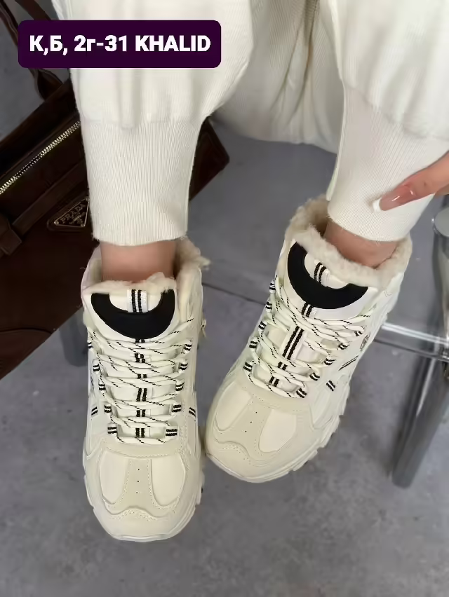 Женские кроссовки