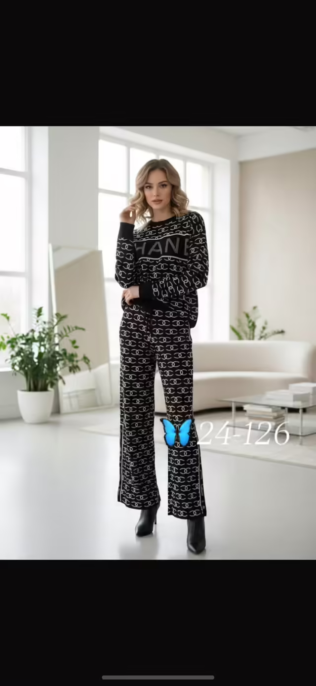 Стильные женские костюмы