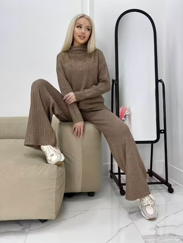 Уютные женские костюмы