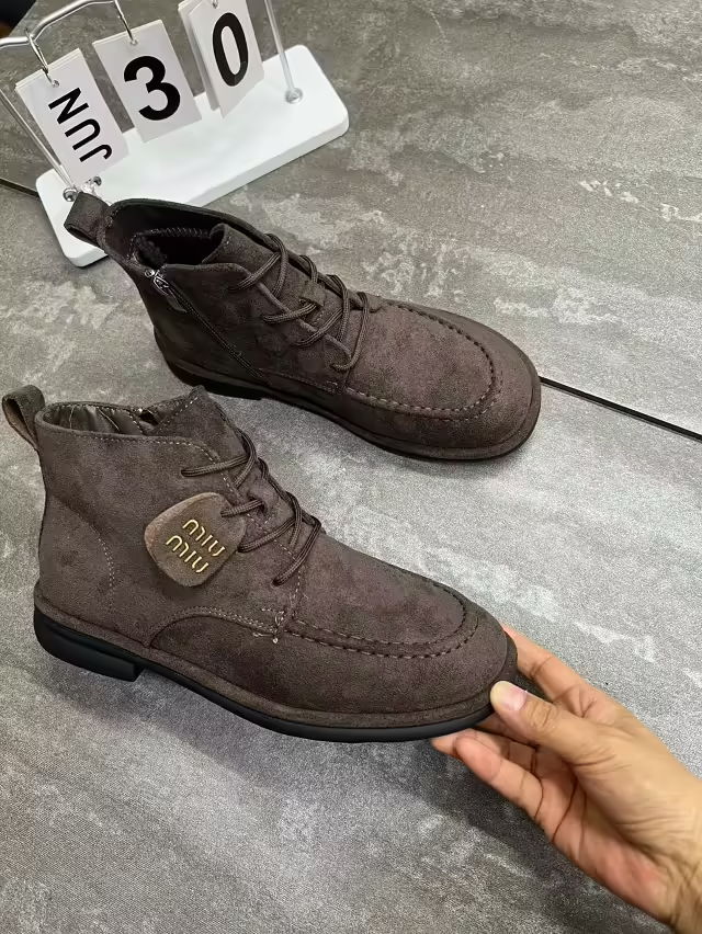 Женские ботинки