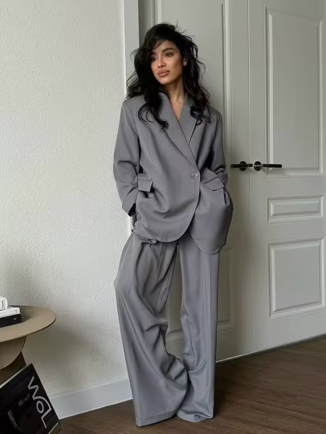 Брючные элегантные женские костюмы