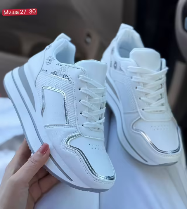 Женские кроссовки