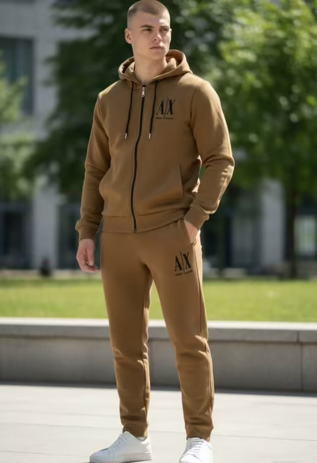 Спортивные мужские костюмы