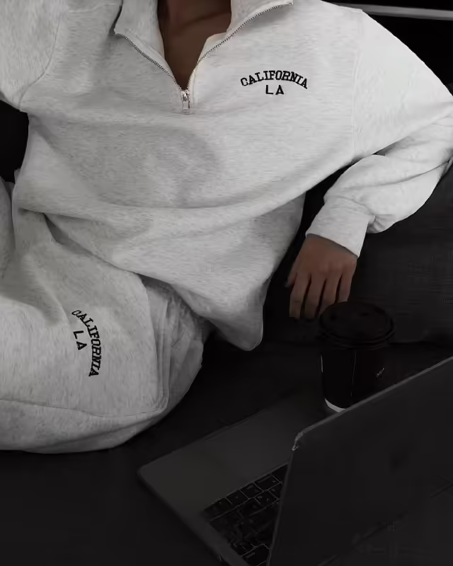 Спортивные женские костюмы на молнии