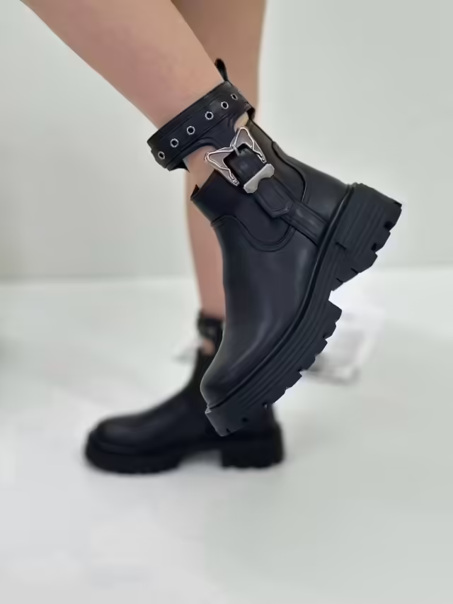 Женские ботинки