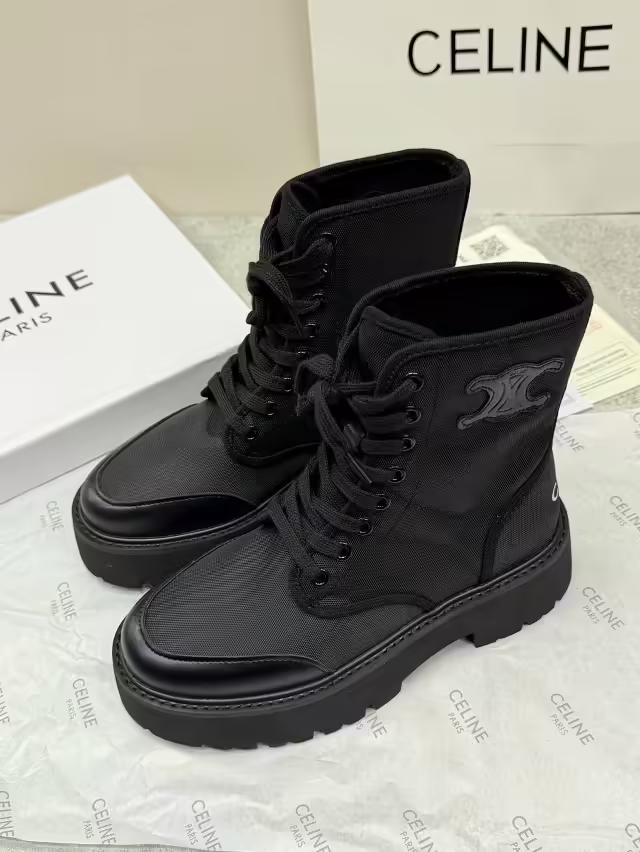 Стильные женские ботинки