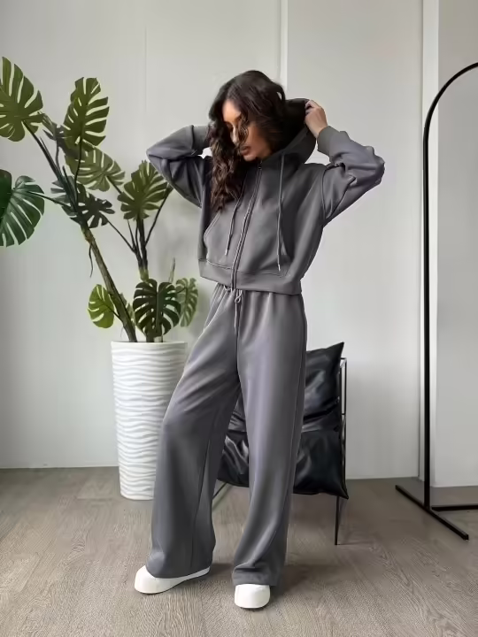 Спортивные женские костюмы
