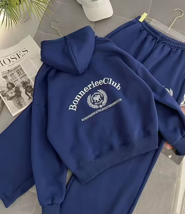 Трендовые женские костюмы