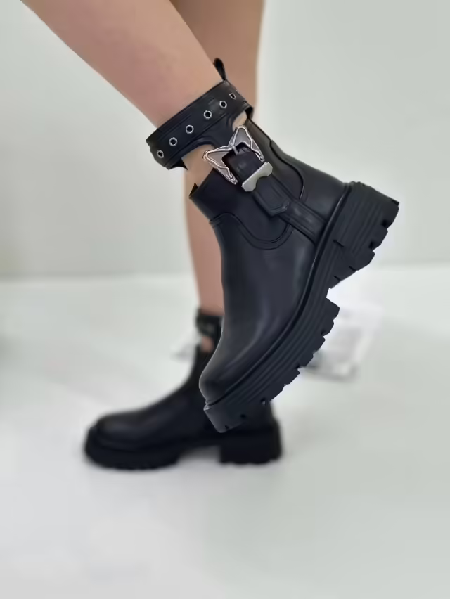 Женские ботинки