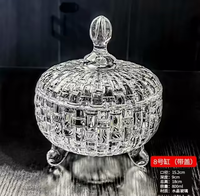 Стеклянные конфетницы с крышкой