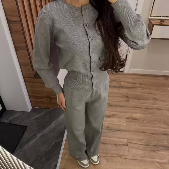Сочные эффектные яркие великолепные женские костюмы
