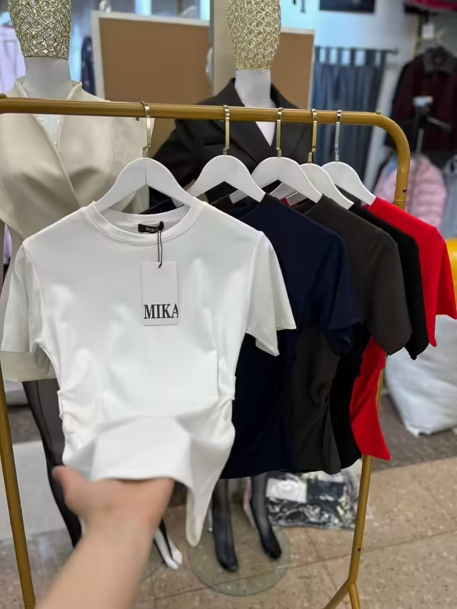 Приталенные приятные женские футболки