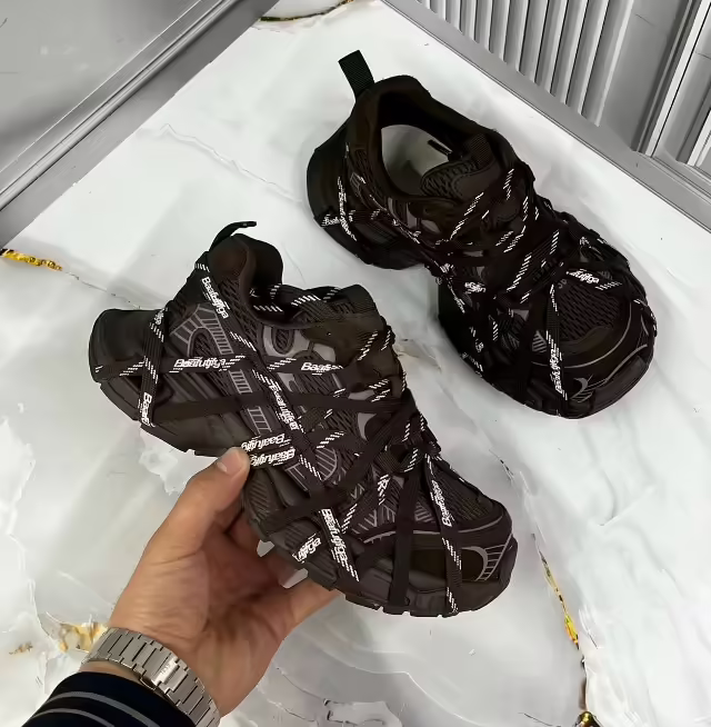 Женские кроссовки