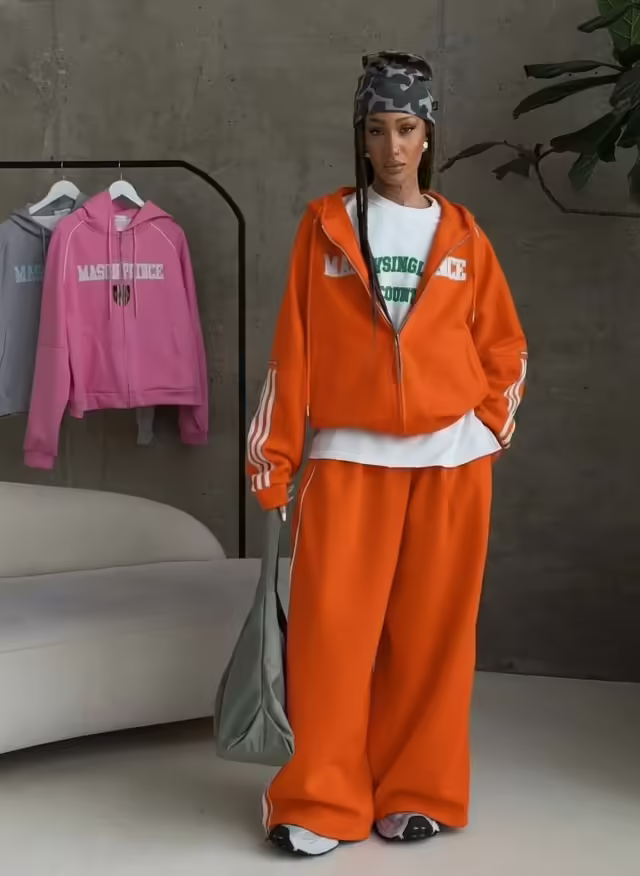 Стильные женские костюмы