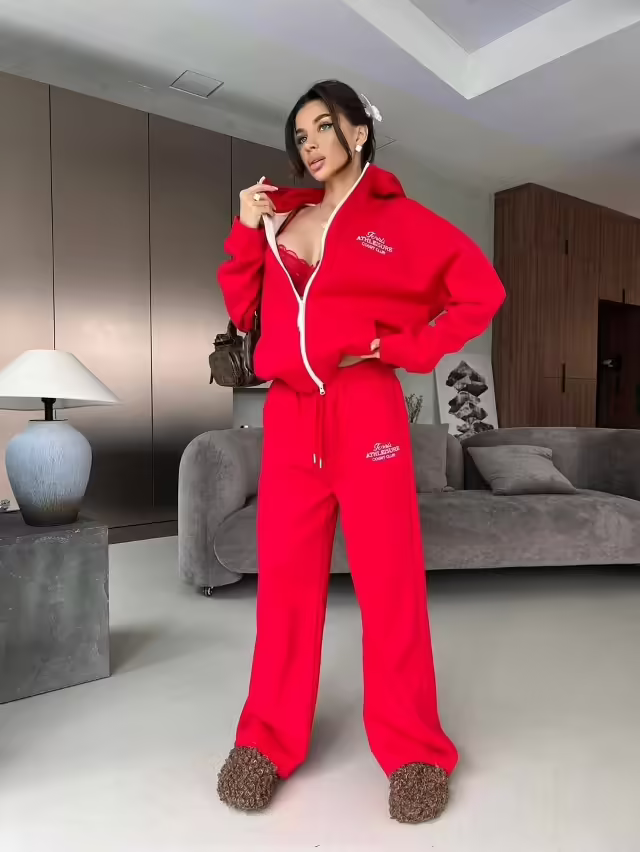 Спортивные женские костюмы