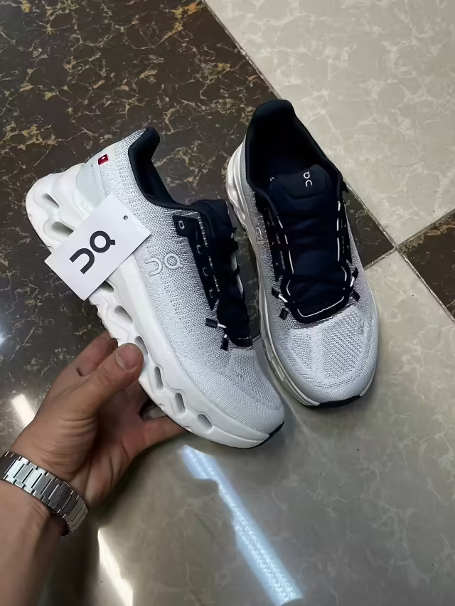 Женские кроссовки