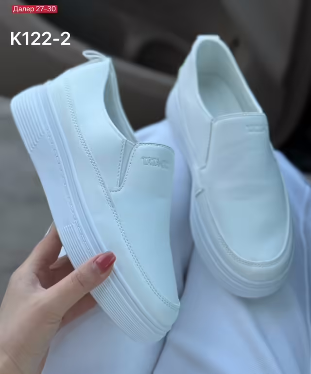 Женские кроссовки