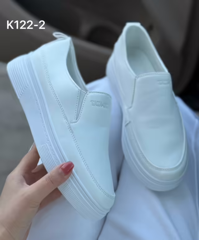 Женские кроссовки