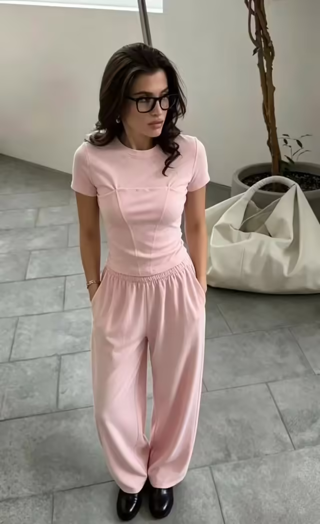 Стильные женские костюмы