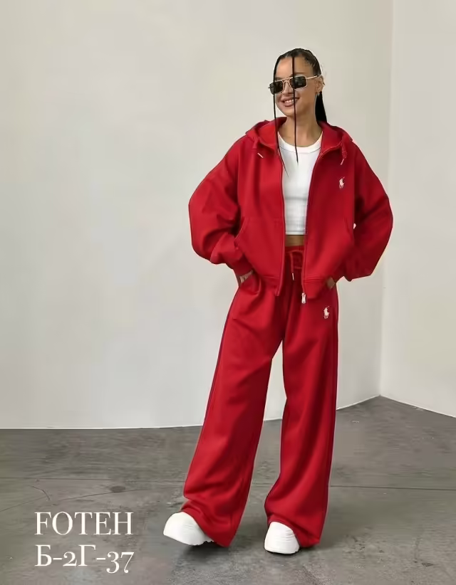 Спортивные женские костюмы